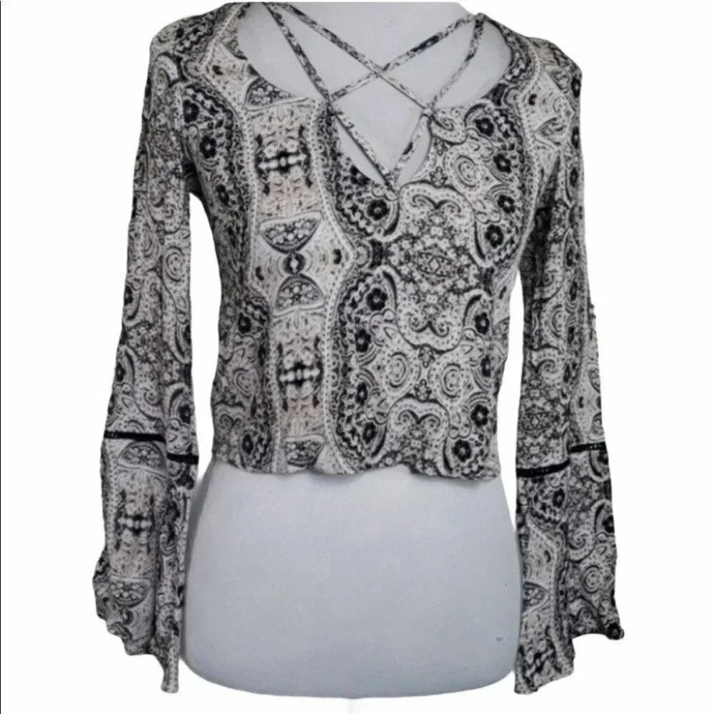 Kendall &‎ Kylie XS boho long sleeve crop strappy top